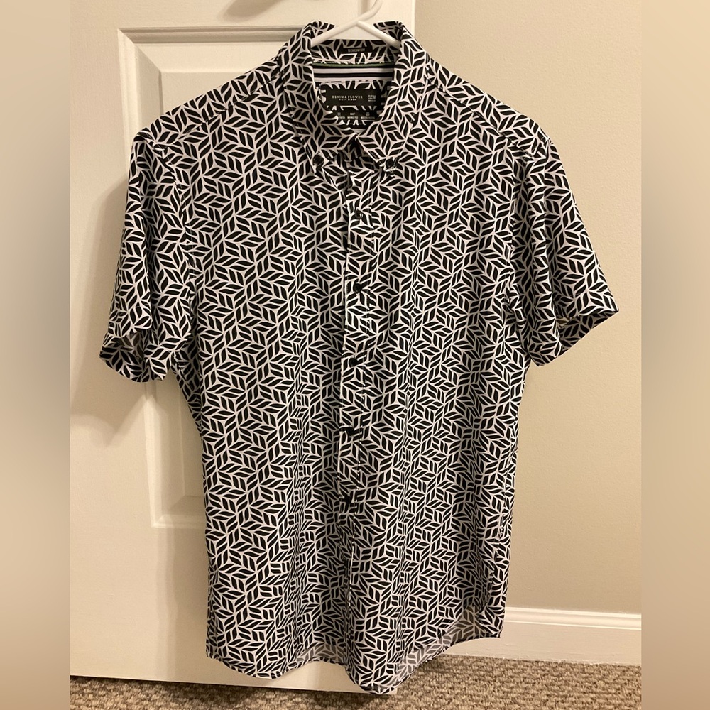Denim & Flower Men’s Tech Comfort Short Sleeve Shirt, Men’s Size Medium